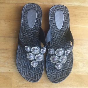 🚸#17 Thick gray /silver crystal sandals